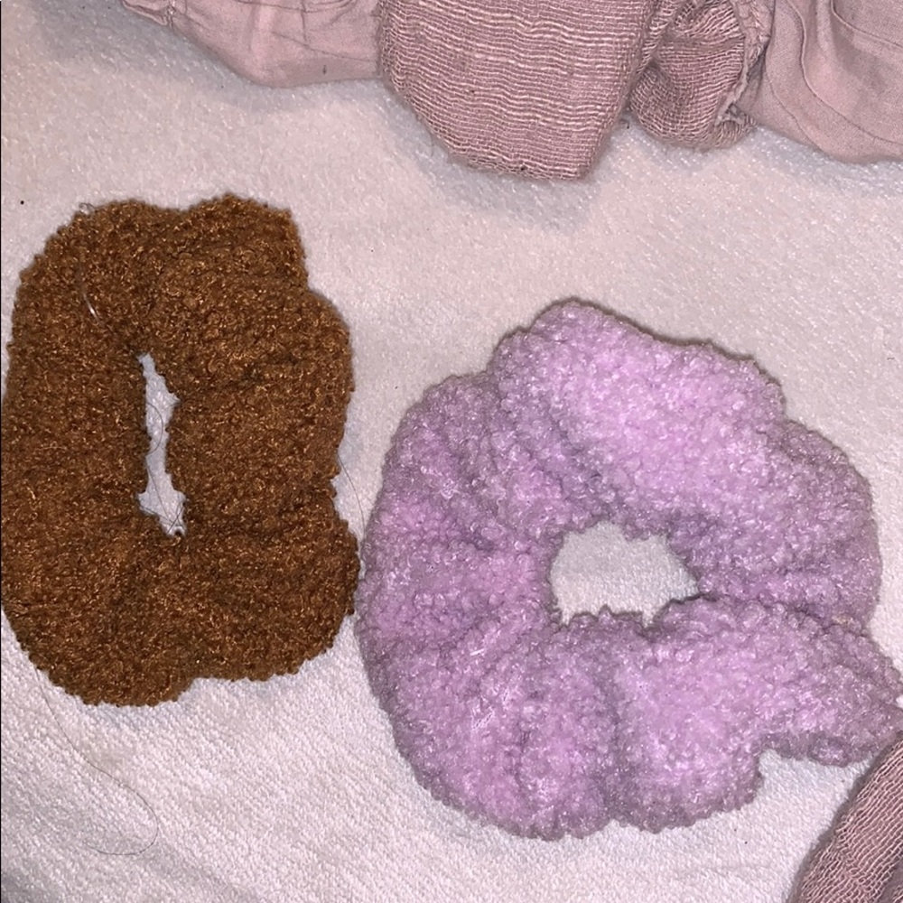 super cute fuzzy scrunchies!!